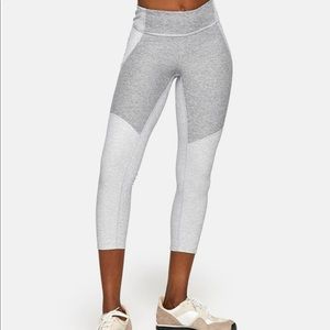 Outdoor Voices 3/4 Warmup Two-tone Legging